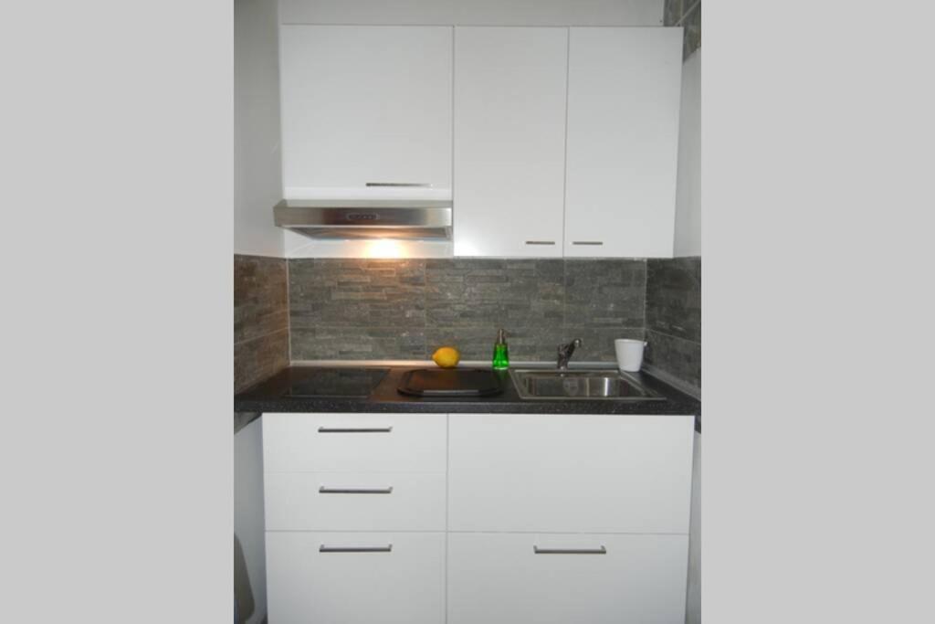 "Little Sicilian Home"-Room With A Private Bathroom & Kitchen -Fridge - And Shared A Beautiful Terrace On Hostel Taormina Center Esterno foto