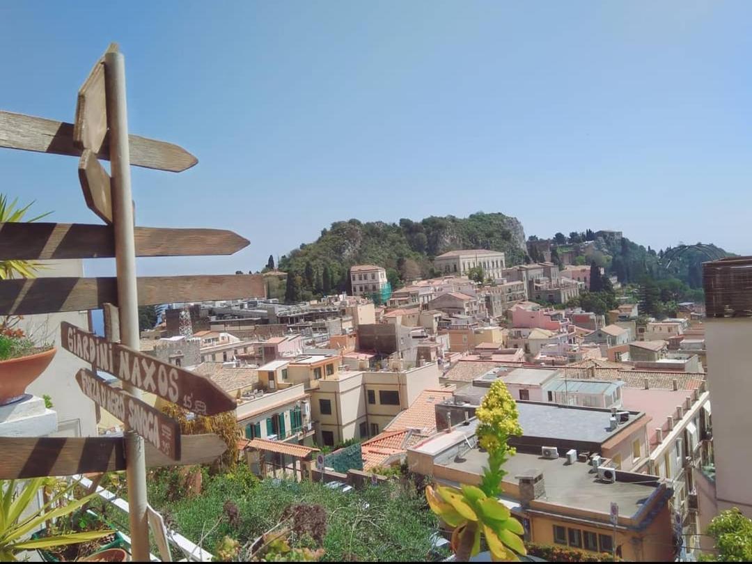 "Little Sicilian Home"-Room With A Private Bathroom & Kitchen -Fridge - And Shared A Beautiful Terrace On Hostel Taormina Center Esterno foto
